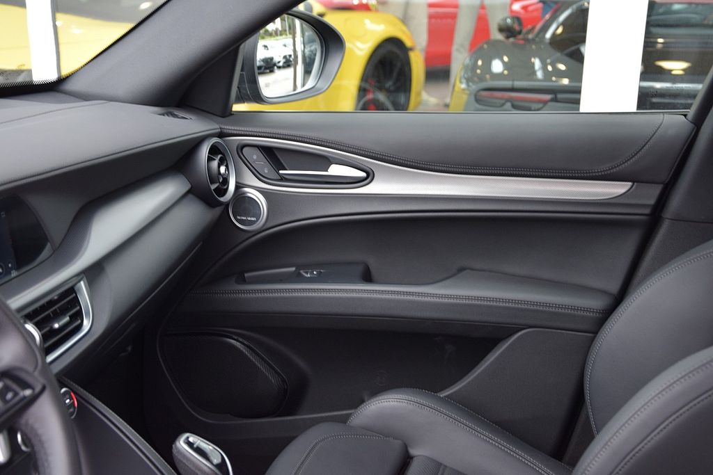 Alfa Romeo Stelvio 2023