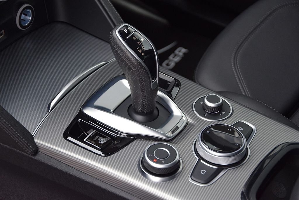 Alfa Romeo Stelvio 2023