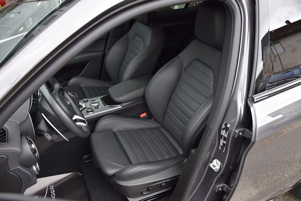 Alfa Romeo Stelvio 2023