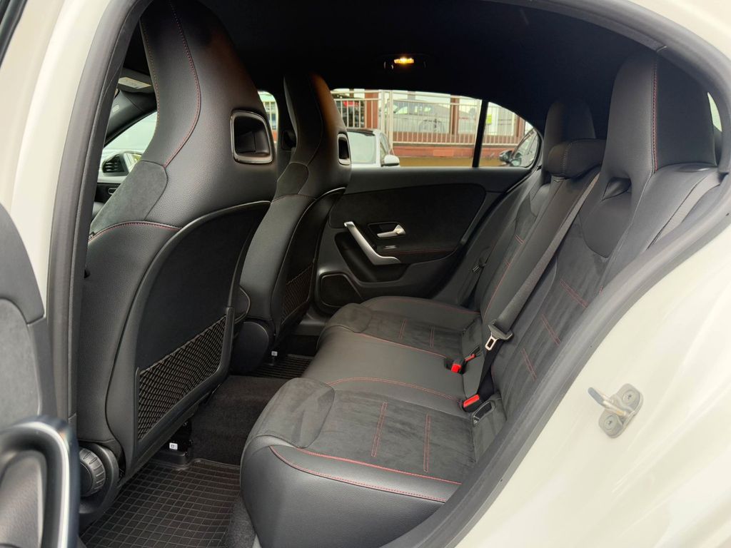 Mercedes-Benz A 180 2025