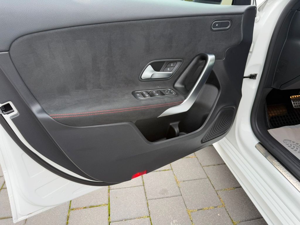 Mercedes-Benz A 180 2025