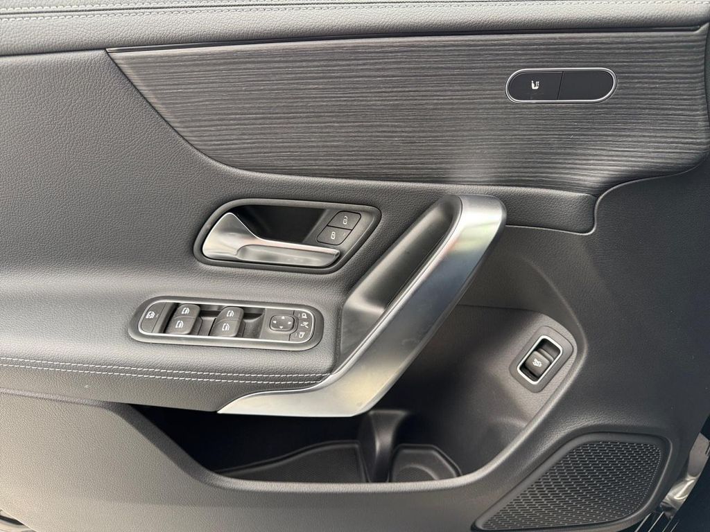 Mercedes-Benz CLA 180 2024