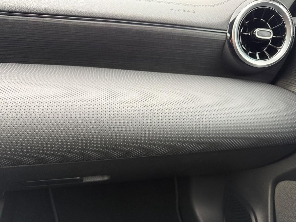 Mercedes-Benz CLA 180 2024