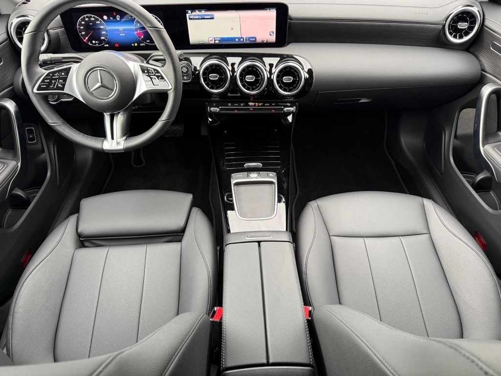 Mercedes-Benz CLA 180 2024