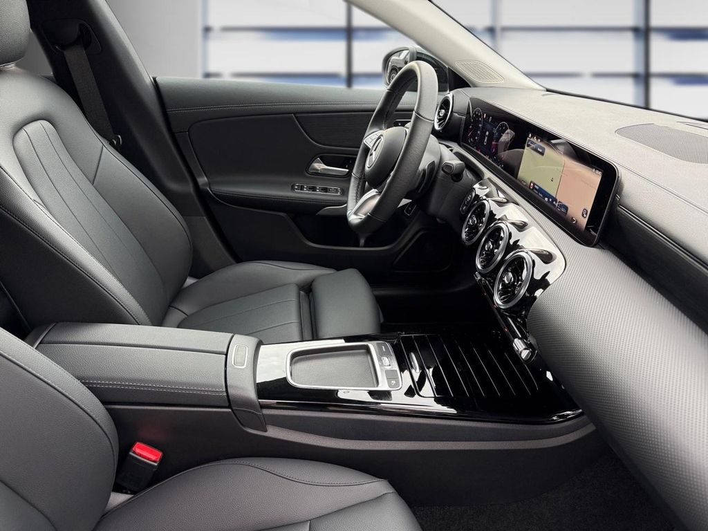 Mercedes-Benz CLA 180 2024