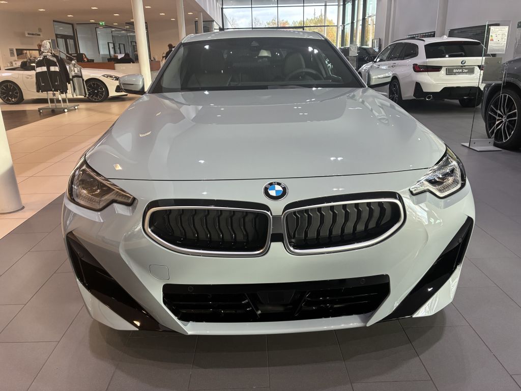 BMW 230 2025