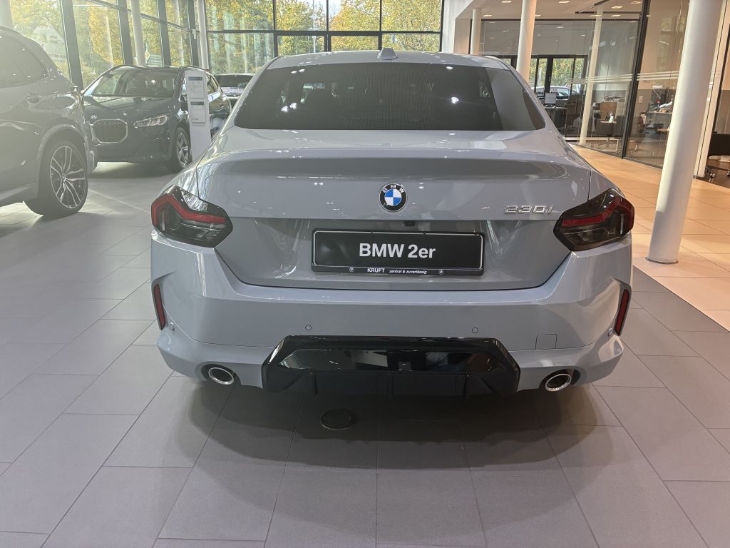 BMW 230 2025