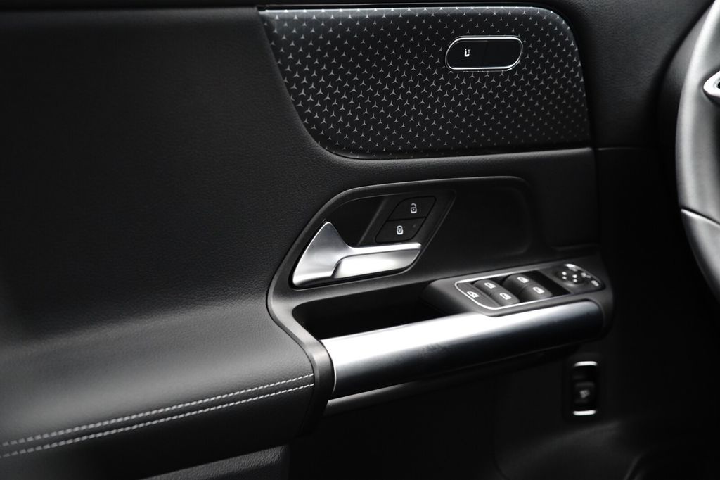 Mercedes-Benz B 180 2024