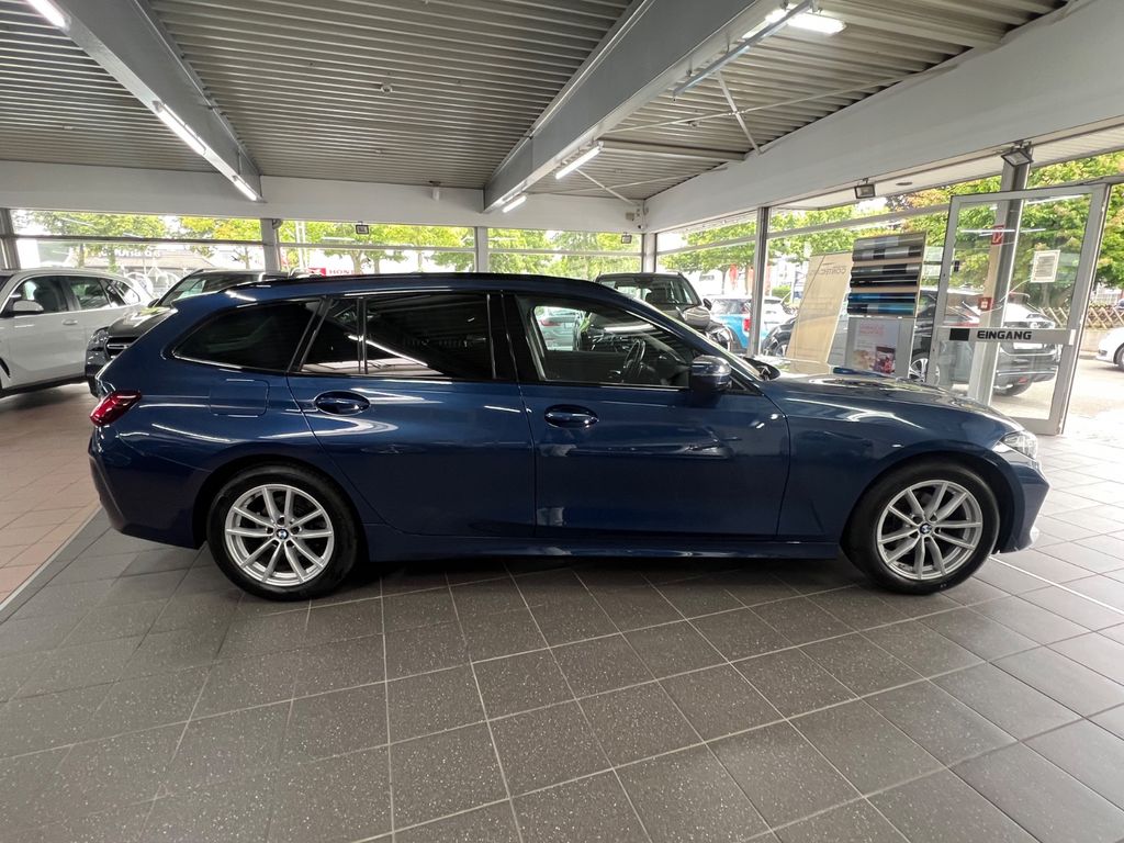 BMW 318 2022