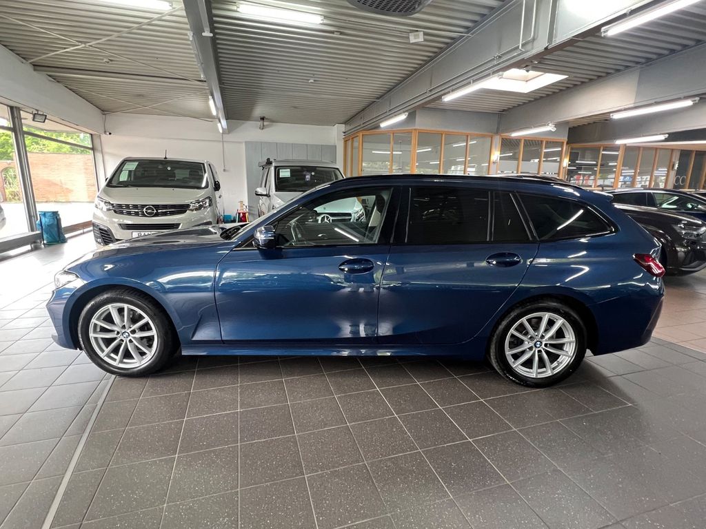 BMW 318 2022