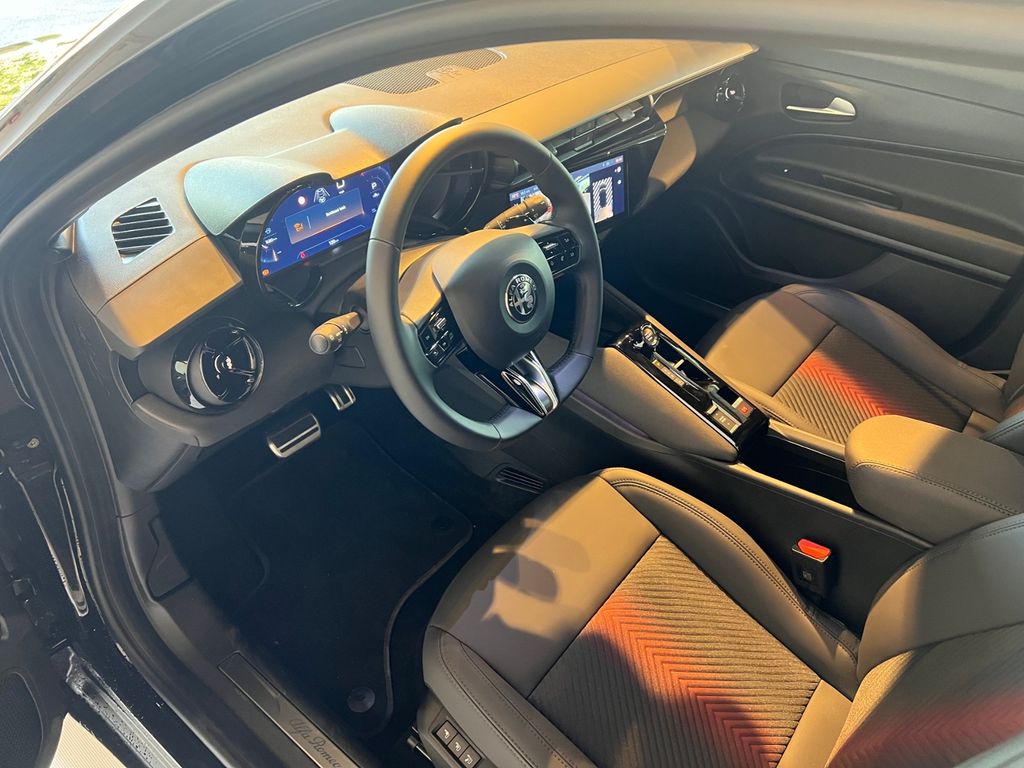 Alfa Romeo Junior 2025