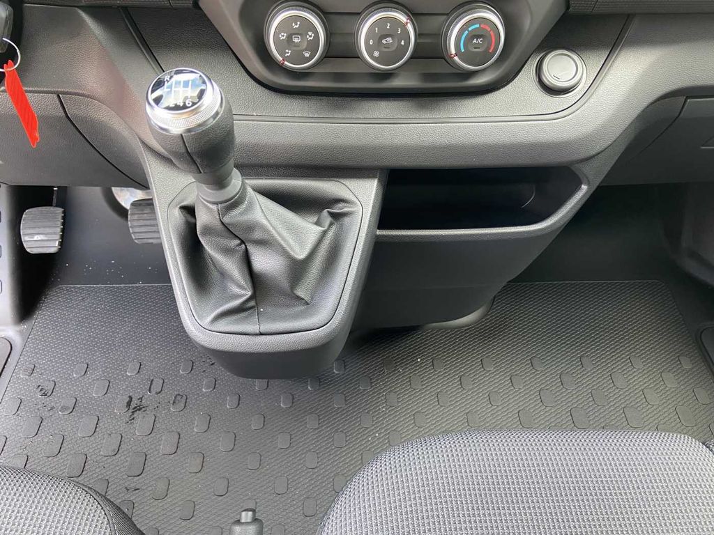 Nissan Primastar 2025