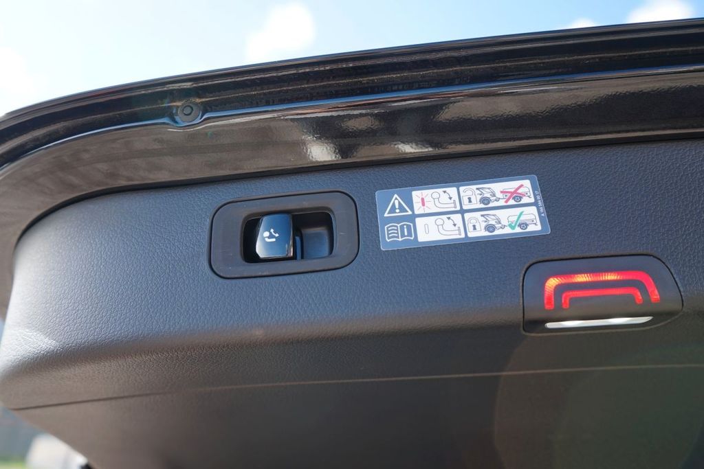 Mercedes-Benz C 300 2025