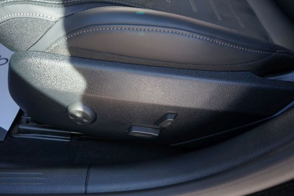 Mercedes-Benz C 300 2025