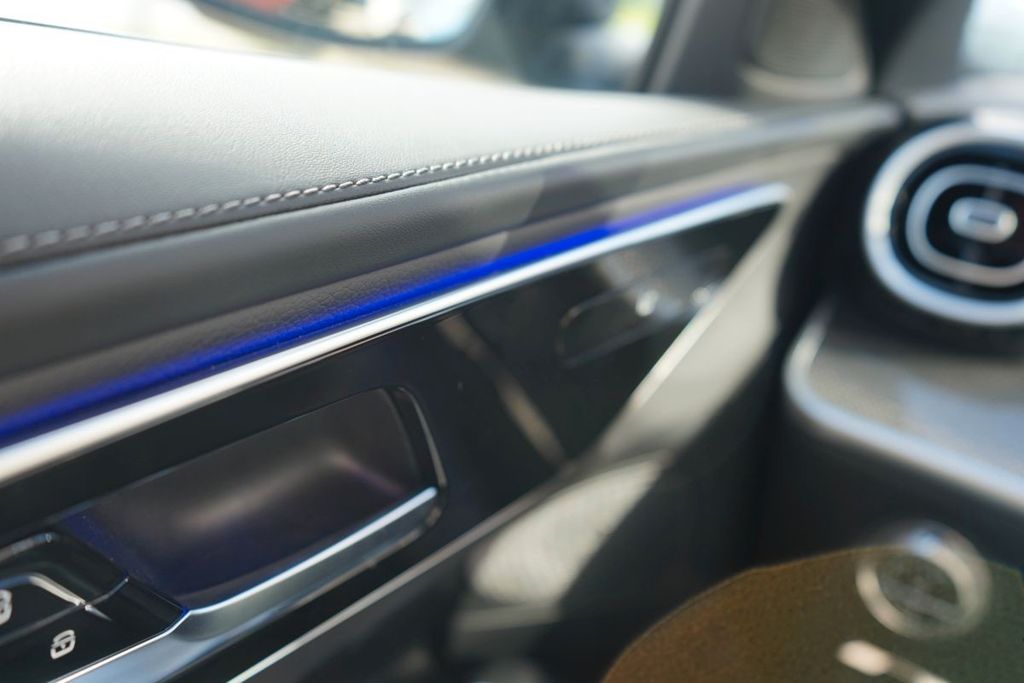 Mercedes-Benz C 300 2025