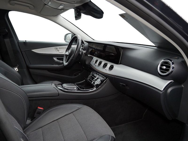 Mercedes-Benz E 300 2022
