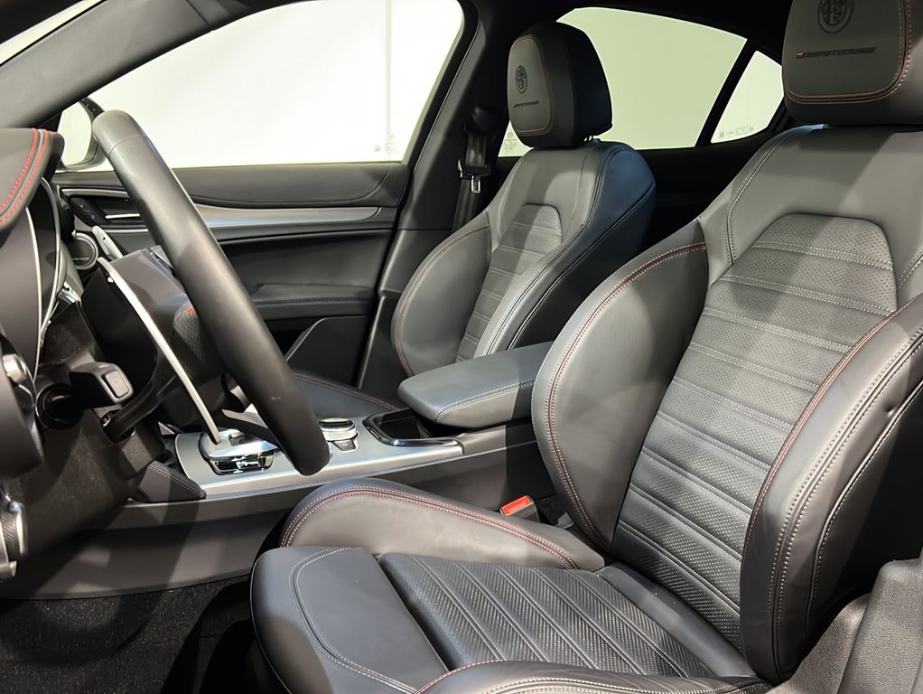 Alfa Romeo Stelvio 2023
