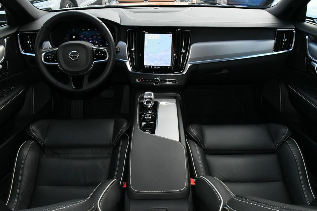 Volvo V90 2023