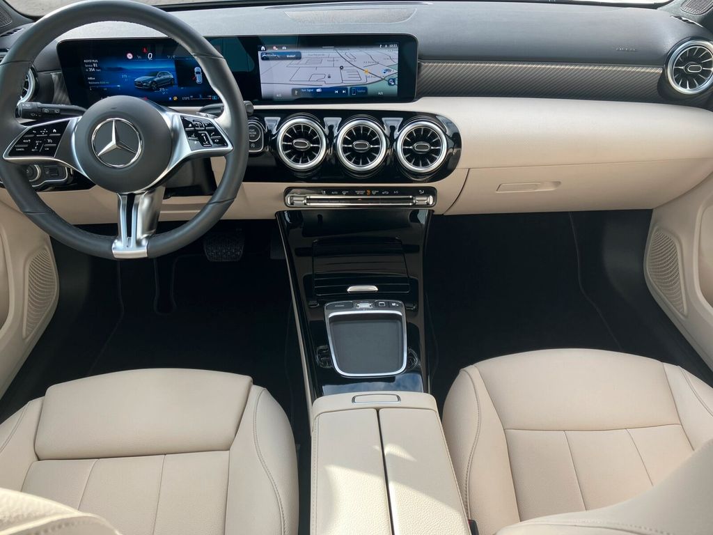 Mercedes-Benz A 200 2024