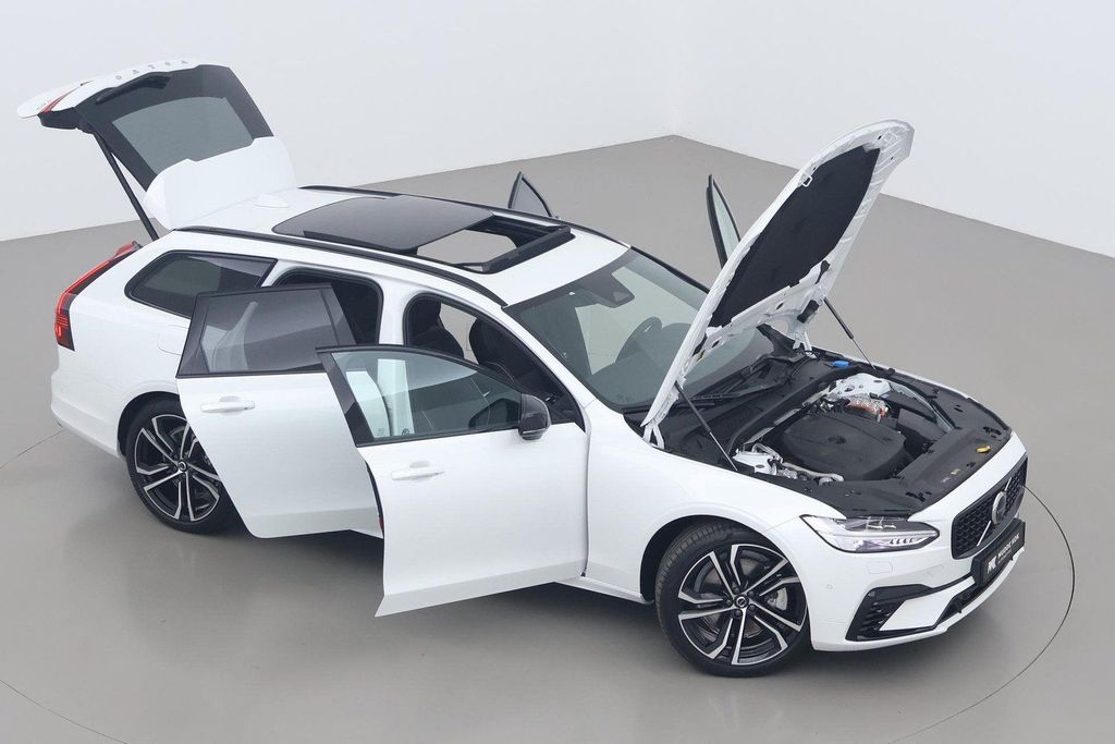 Volvo V90 2025