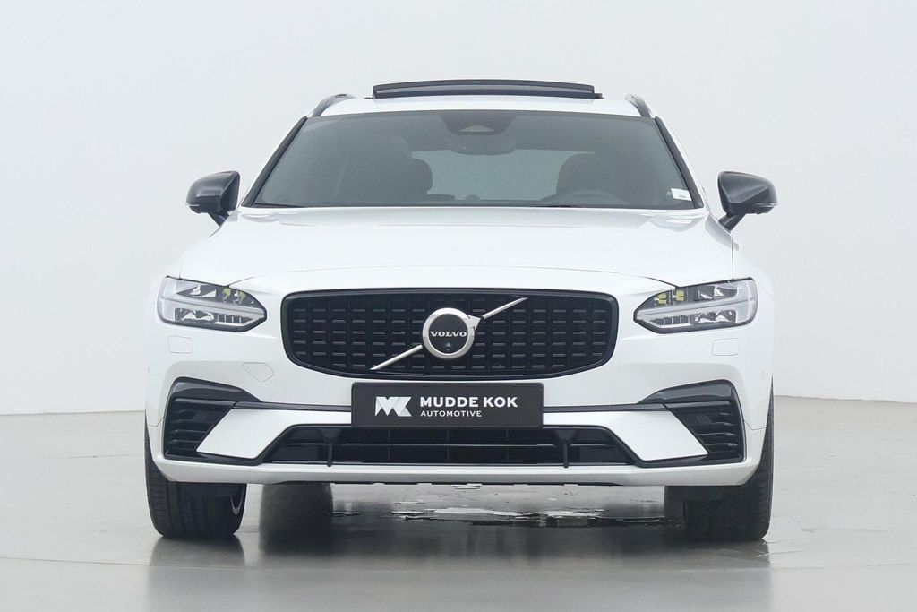 Volvo V90 2025