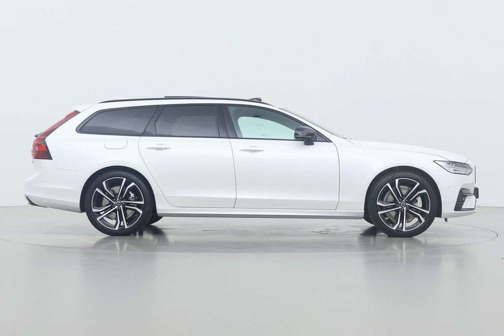 Volvo V90 2025