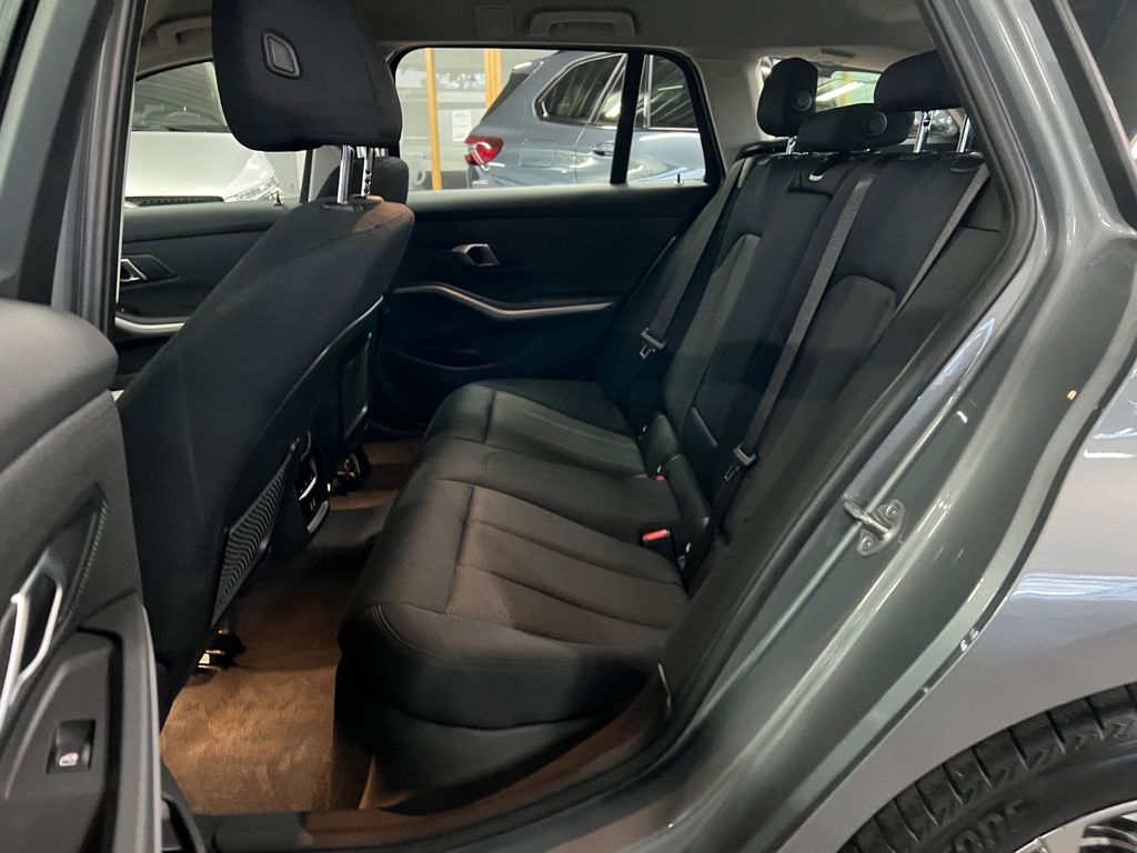 BMW 318 2022