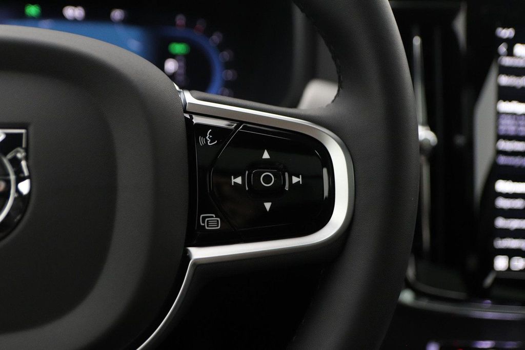 Volvo V90 2025