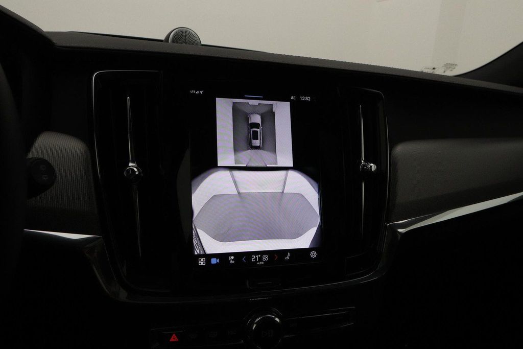 Volvo V90 2025