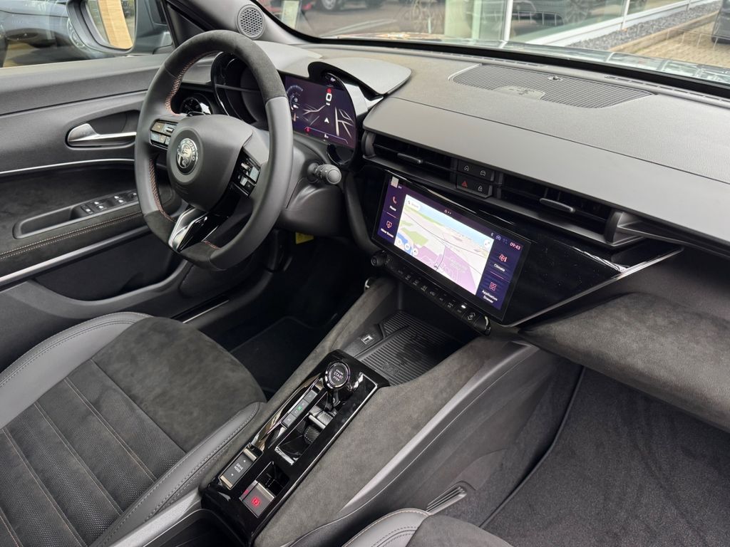 Alfa Romeo Junior 2025