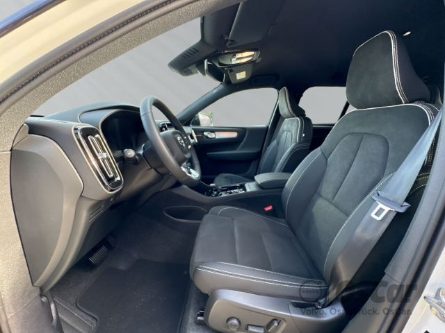 Volvo XC40 2025