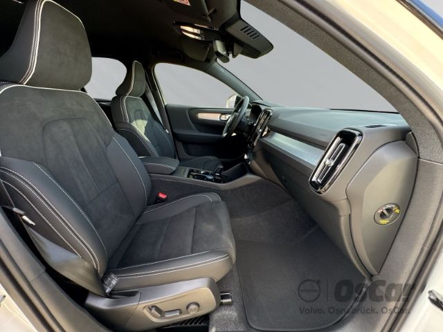 Volvo XC40 2025