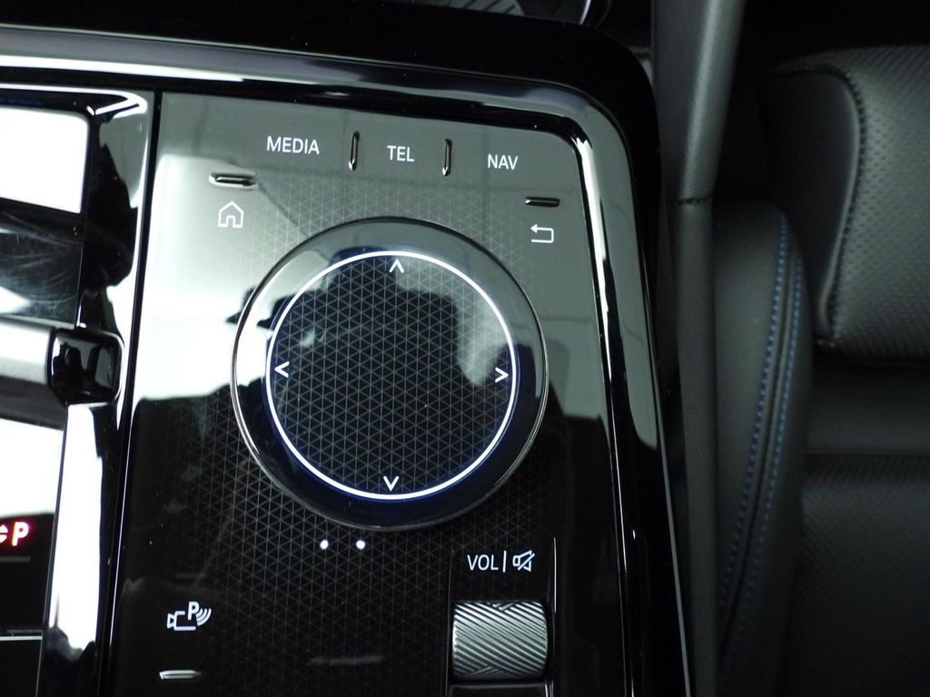 BMW i5 2025