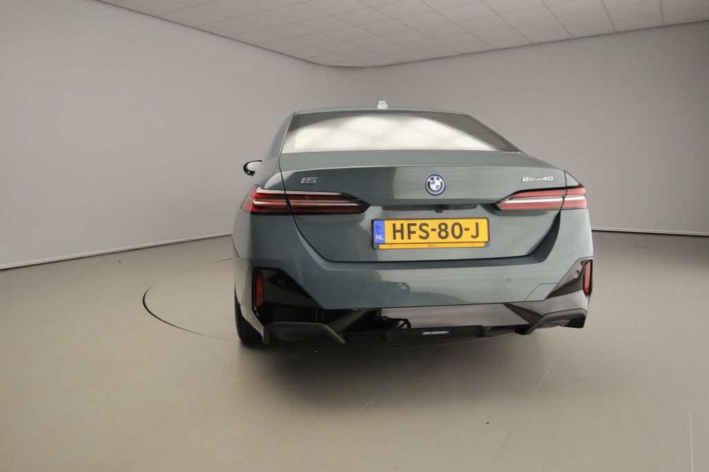 BMW i5 2025