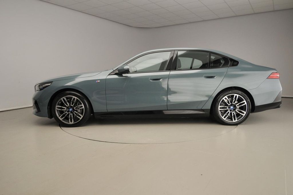 BMW i5 2025