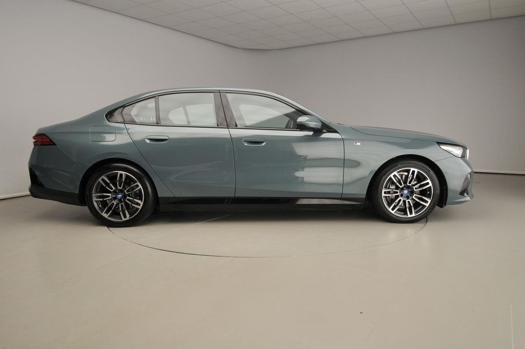 BMW i5 2025
