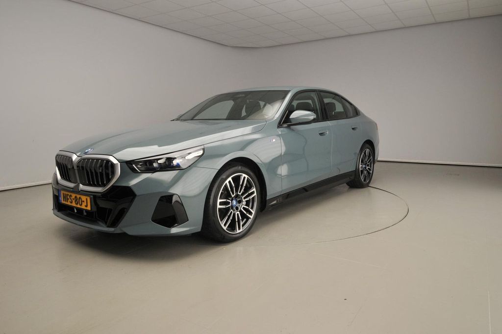 BMW i5 2025