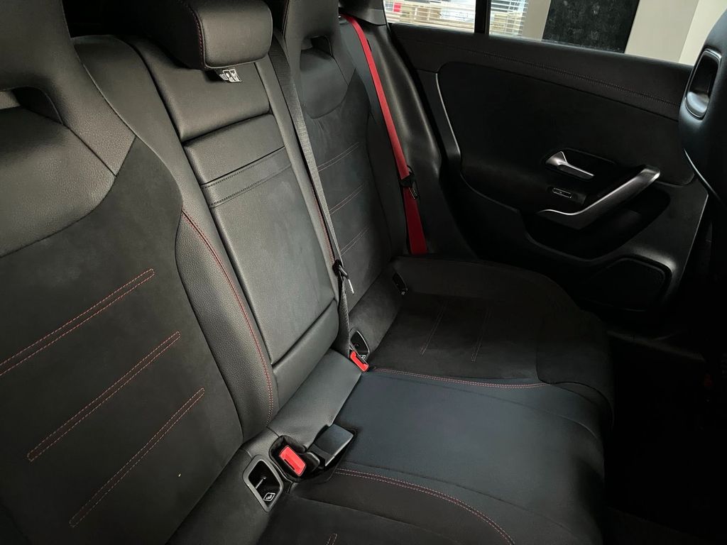 Mercedes-Benz CLA 35 AMG 2024