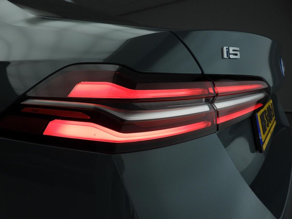 BMW i5 2025