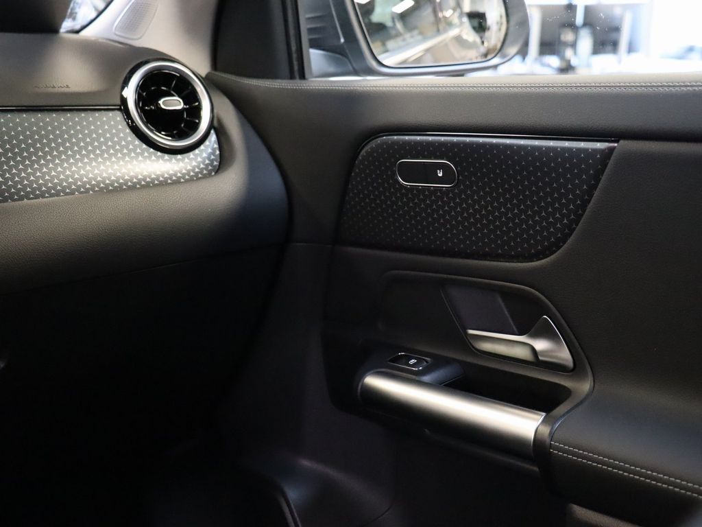 Mercedes-Benz GLA 180 2024