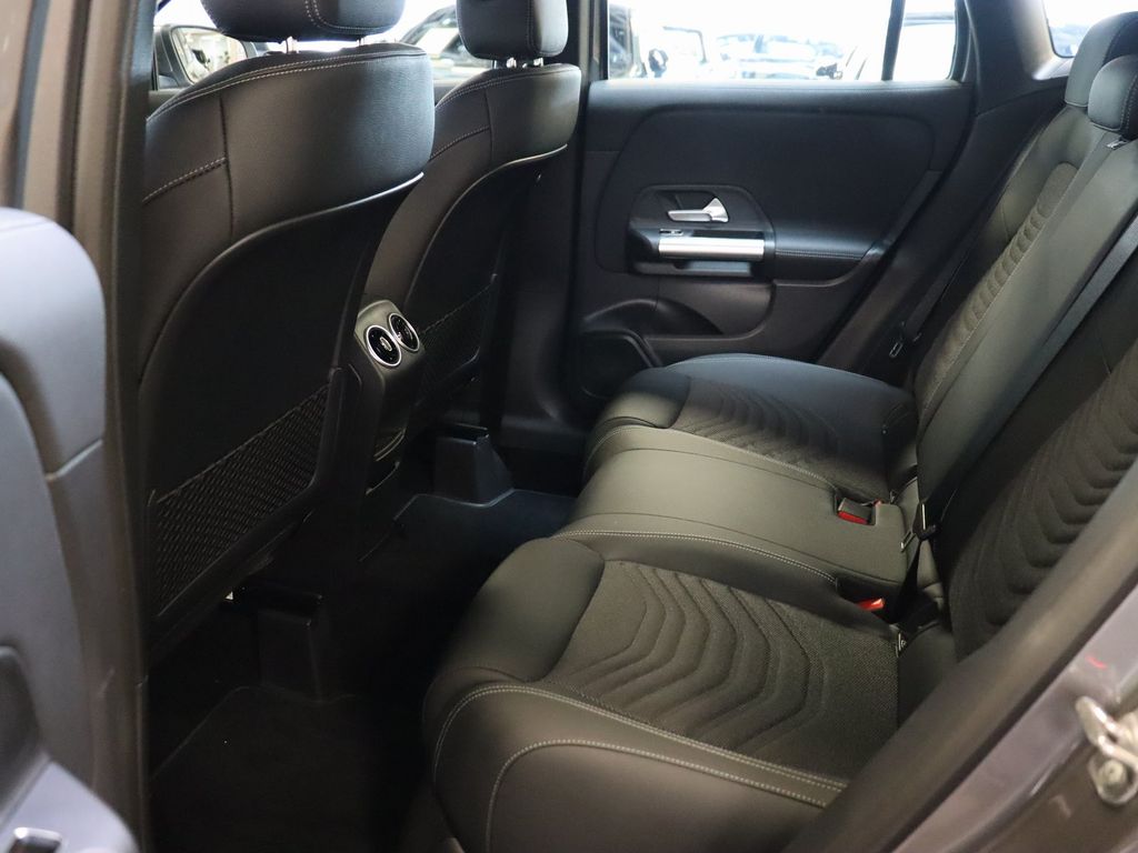 Mercedes-Benz GLA 180 2024