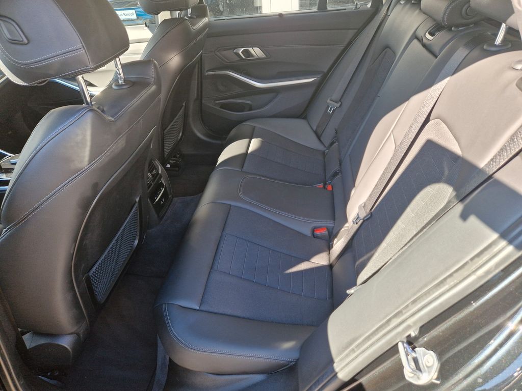 BMW 318 2022