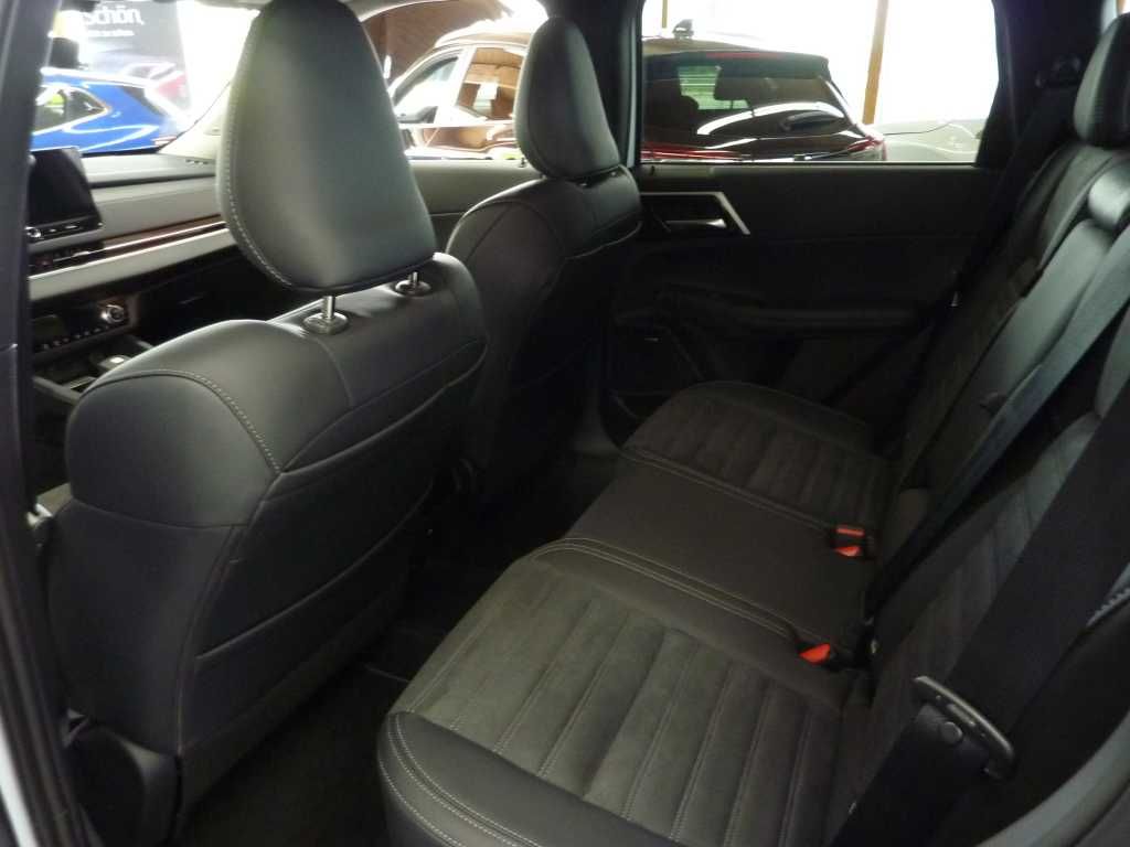 Mitsubishi Outlander 2025