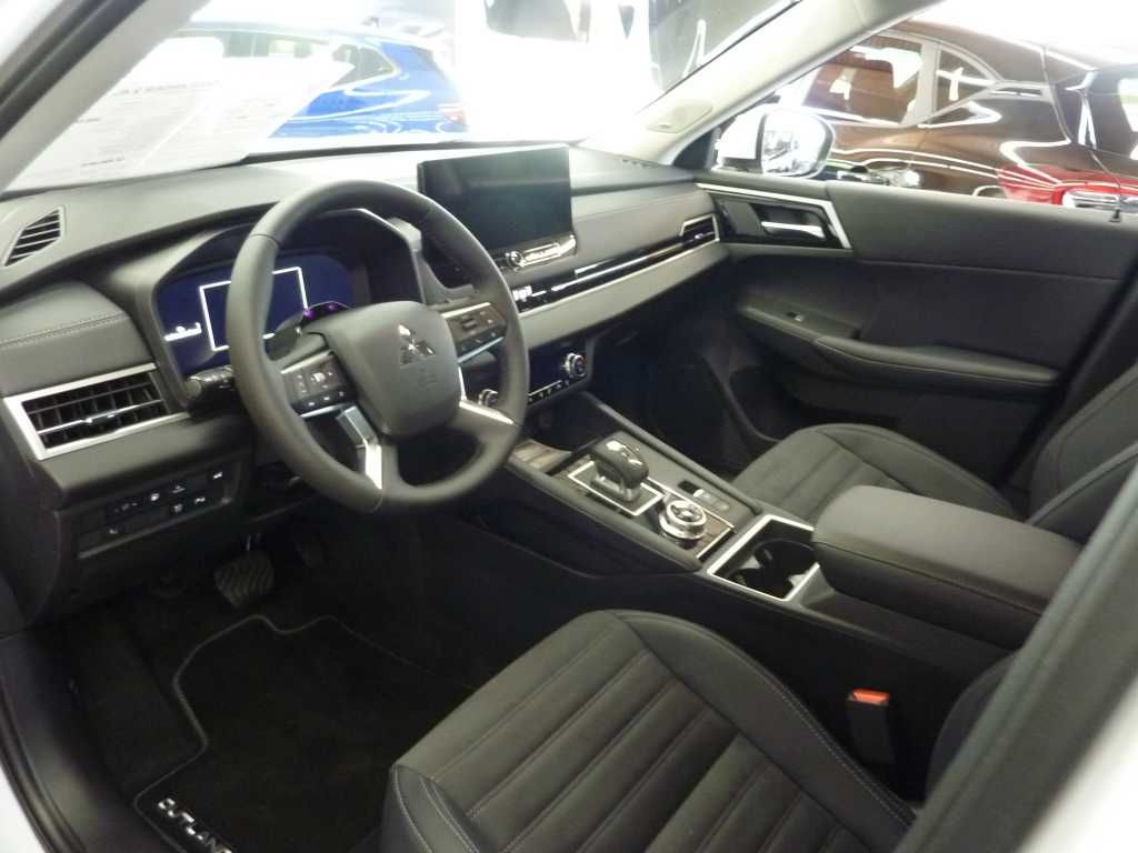 Mitsubishi Outlander 2025