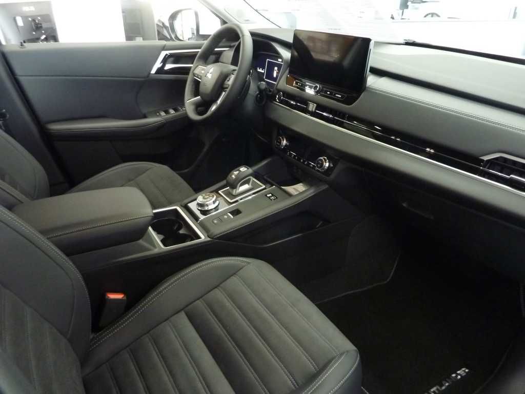 Mitsubishi Outlander 2025