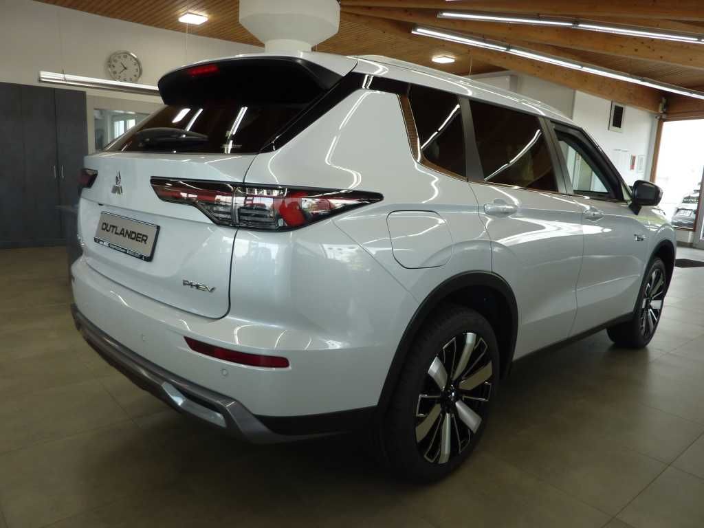 Mitsubishi Outlander 2025