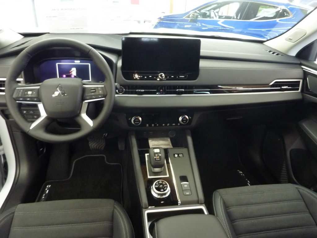 Mitsubishi Outlander 2025