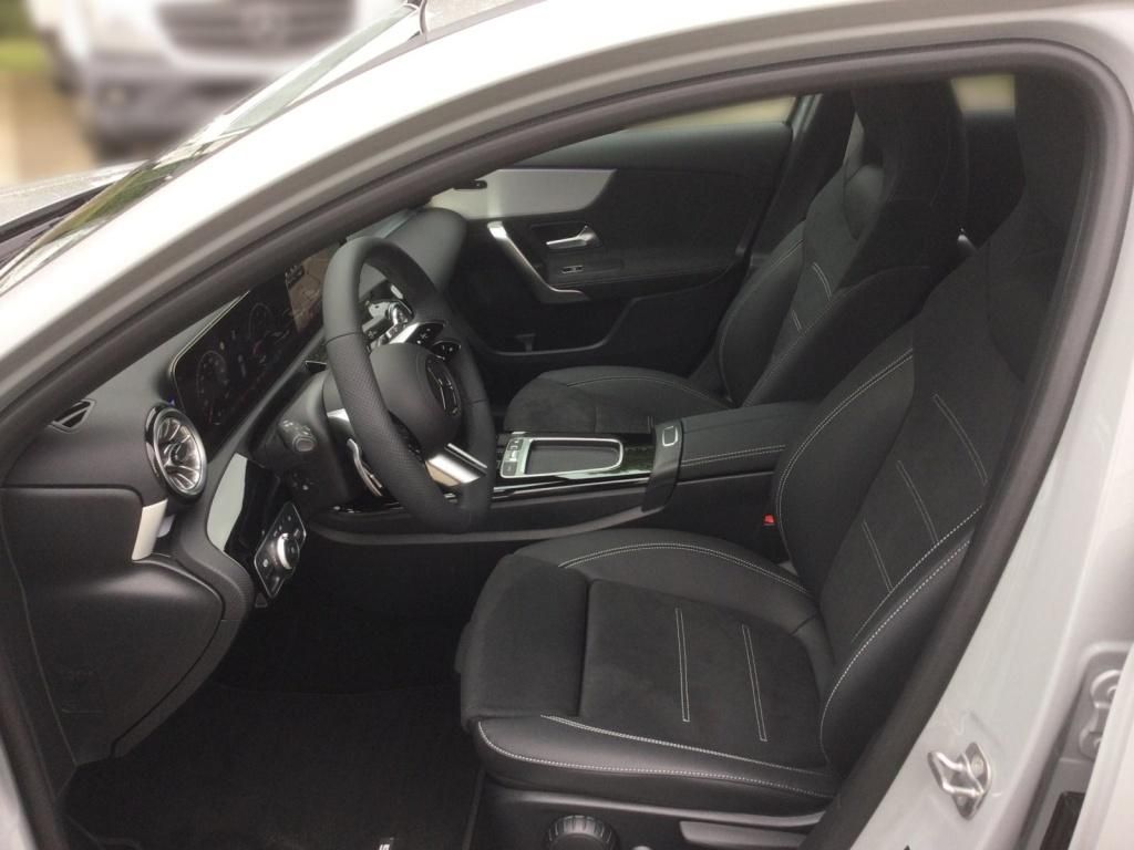 Mercedes-Benz A 180 2025