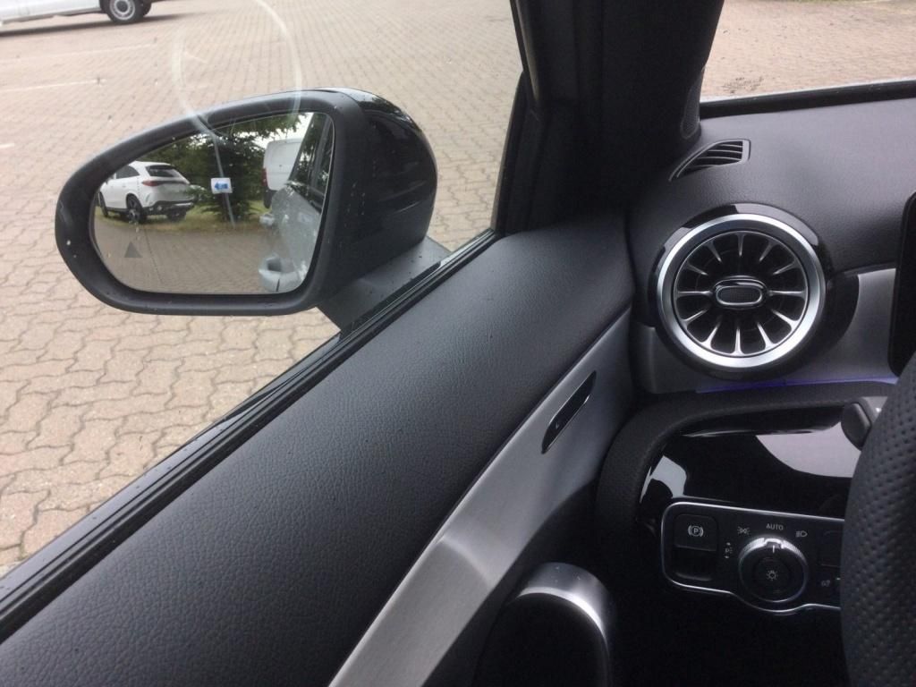 Mercedes-Benz A 180 2025