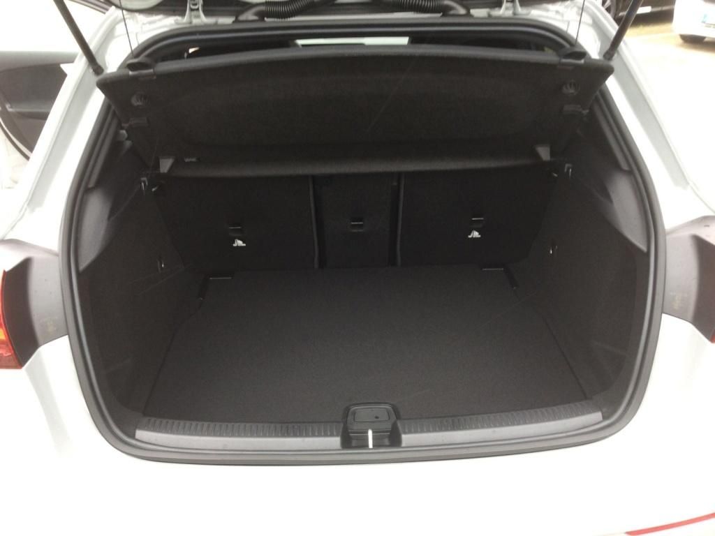 Mercedes-Benz A 180 2025